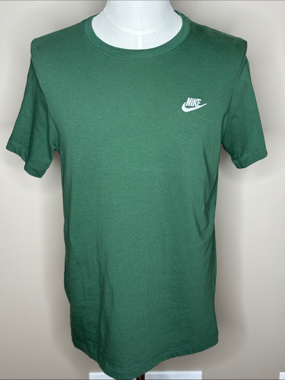 Nike The Nike Tee mens green short sleeve t-shirt size M 100% cotton.